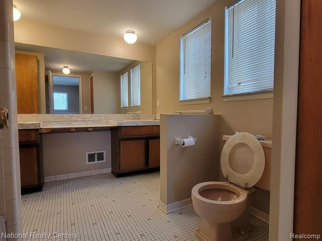 36778 Wayne Drive, Sterling Heights, MI 48312