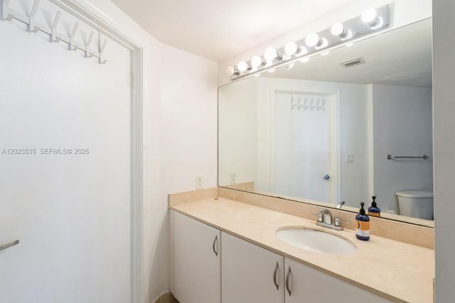 1750 N Bayshore Dr 4702, Miami, FL 33132