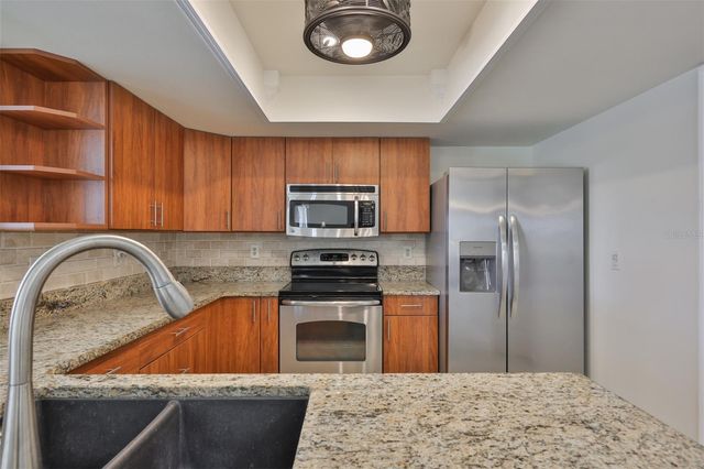 2004 HALIDOM WAY, Sun City Center, FL 33573