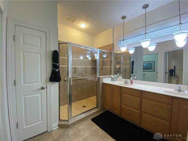 125 Cobblestone Lane, Springboro, OH 45066