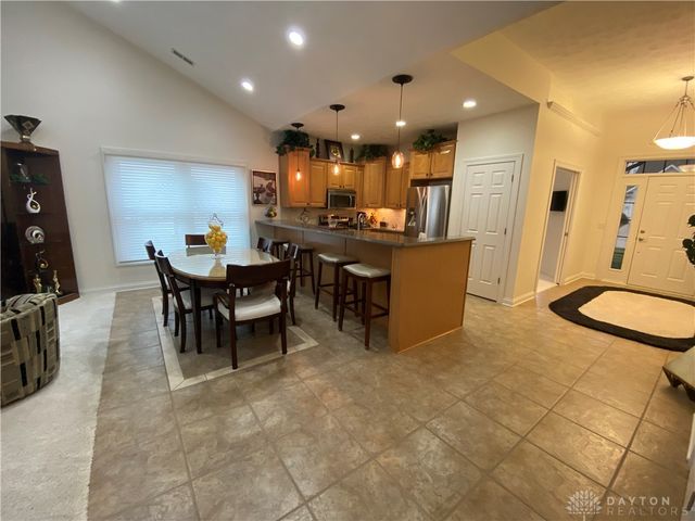 125 Cobblestone Lane, Springboro, OH 45066