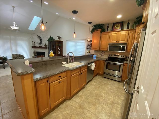 125 Cobblestone Lane, Springboro, OH 45066