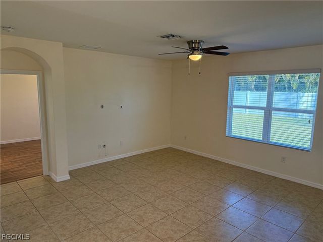 323 SW 19th LN, Cape Coral, FL 33991