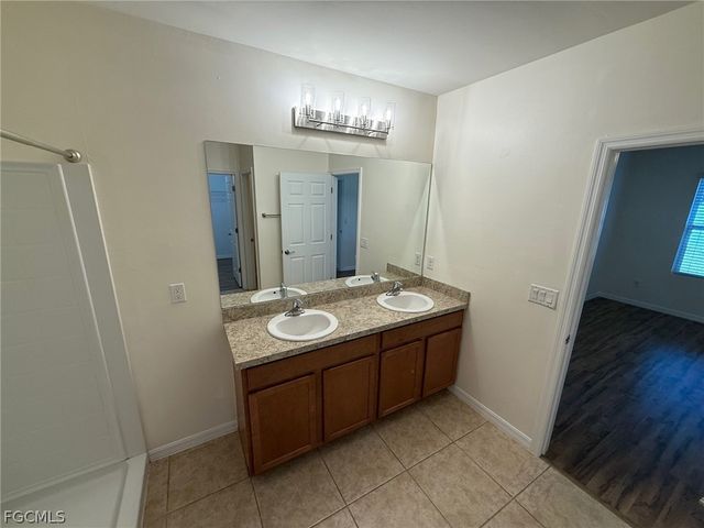 323 SW 19th LN, Cape Coral, FL 33991