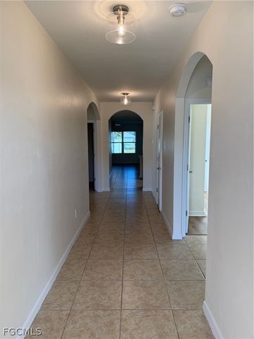 323 SW 19th LN, Cape Coral, FL 33991