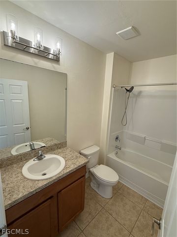 323 SW 19th LN, Cape Coral, FL 33991