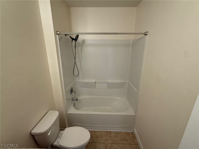 323 SW 19th LN, Cape Coral, FL 33991