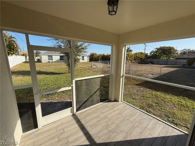 323 SW 19th LN, Cape Coral, FL 33991