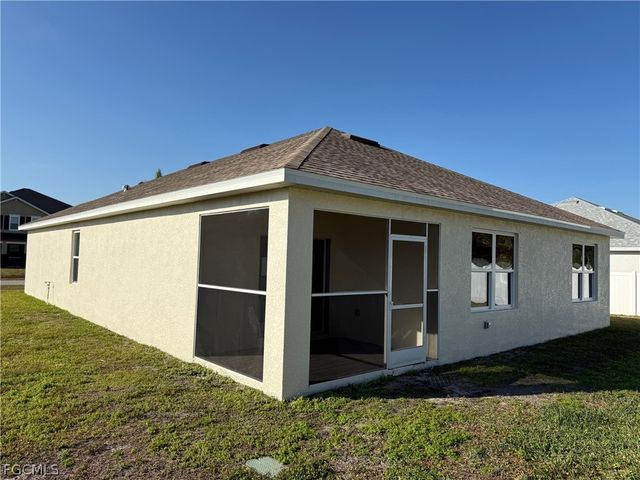 323 SW 19th LN, Cape Coral, FL 33991