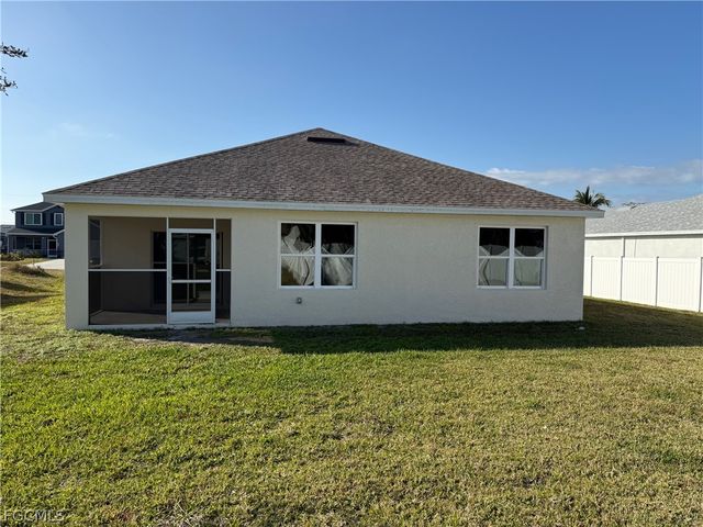 323 SW 19th LN, Cape Coral, FL 33991