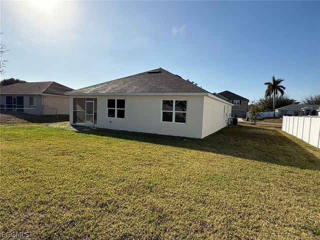 323 SW 19th LN, Cape Coral, FL 33991