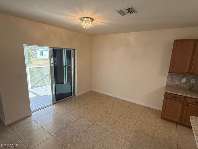 323 SW 19th LN, Cape Coral, FL 33991