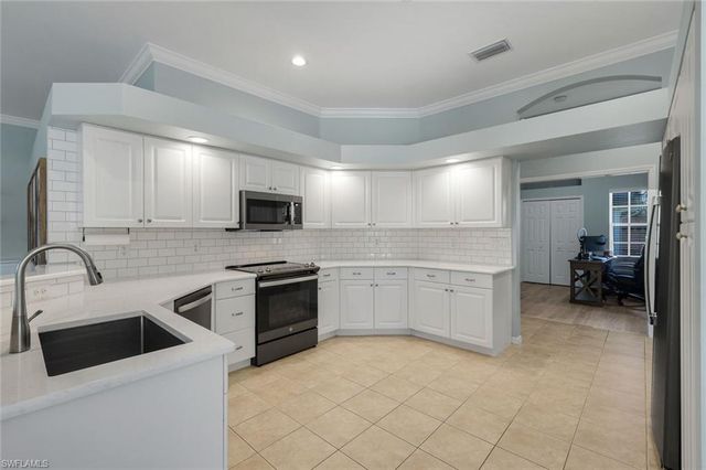 8748 Lake CIR, Fort Myers, FL 33908