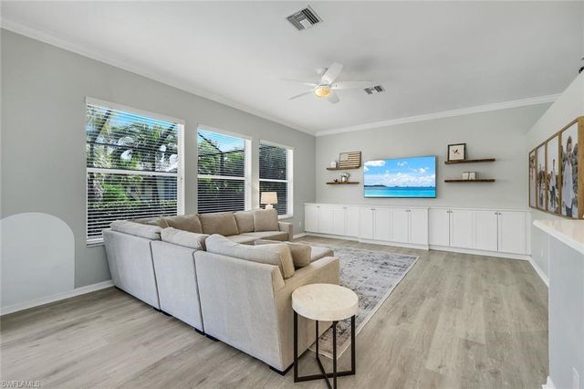 8748 Lake CIR, Fort Myers, FL 33908
