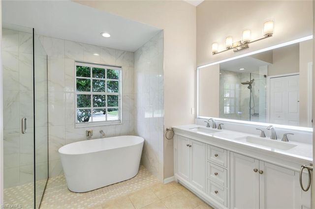 8748 Lake CIR, Fort Myers, FL 33908