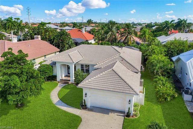 8748 Lake CIR, Fort Myers, FL 33908