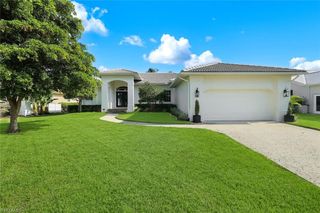 8748 Lake CIR, Fort Myers, FL 33908