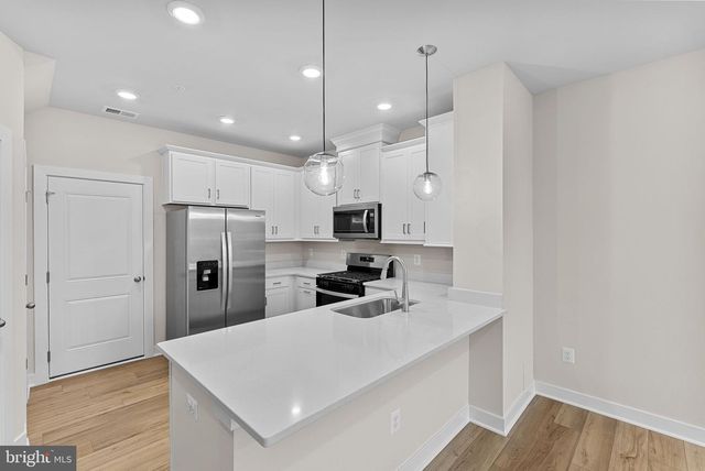 45219 TEMPLE BAR DR, Sterling, VA 20166