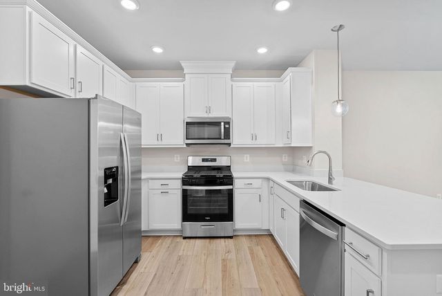 45219 TEMPLE BAR DR, Sterling, VA 20166