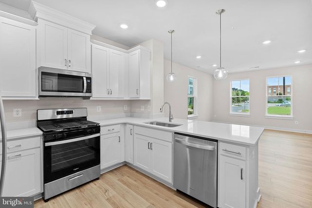 45219 TEMPLE BAR DR, Sterling, VA 20166