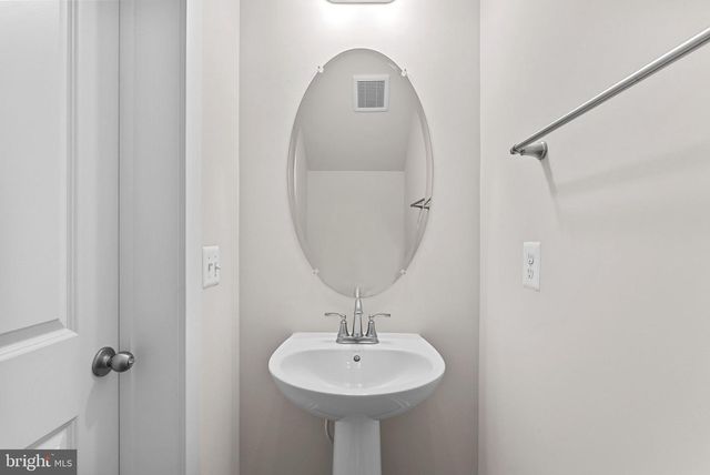 45219 TEMPLE BAR DR, Sterling, VA 20166