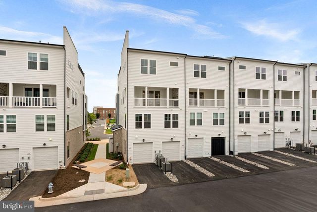 45219 TEMPLE BAR DR, Sterling, VA 20166