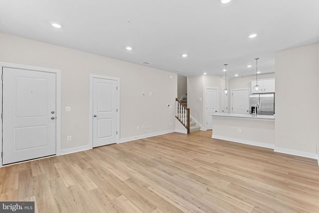 45219 TEMPLE BAR DR, Sterling, VA 20166