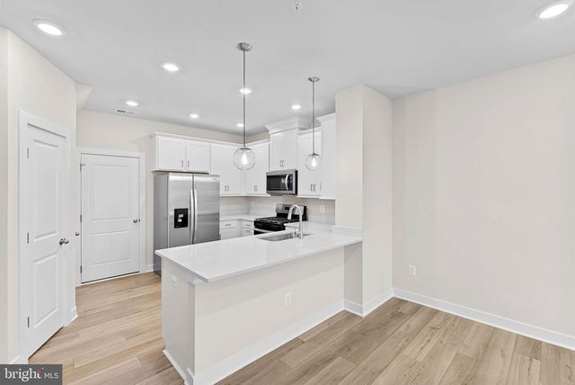 45219 TEMPLE BAR DR, Sterling, VA 20166