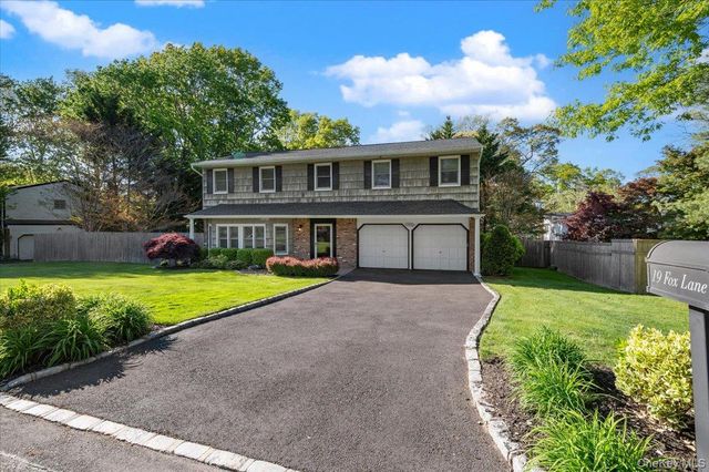 19 Fox Lane, Dix Hills, NY 11746