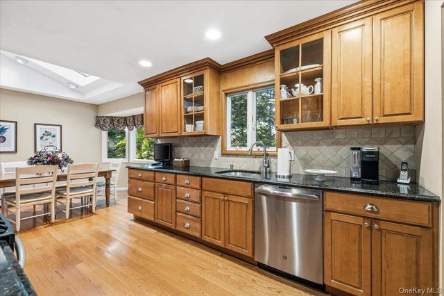 19 Fox Lane, Dix Hills, NY 11746