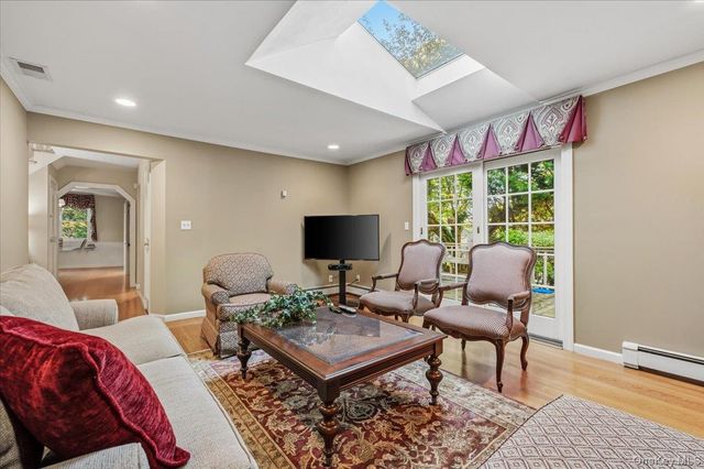 19 Fox Lane, Dix Hills, NY 11746