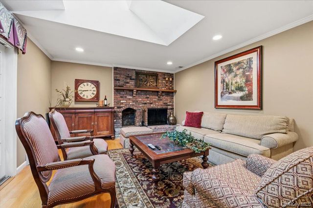 19 Fox Lane, Dix Hills, NY 11746