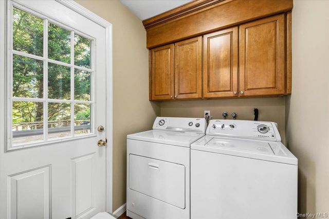 19 Fox Lane, Dix Hills, NY 11746