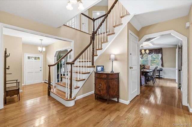 19 Fox Lane, Dix Hills, NY 11746