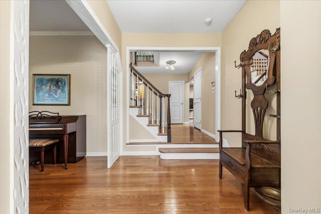 19 Fox Lane, Dix Hills, NY 11746
