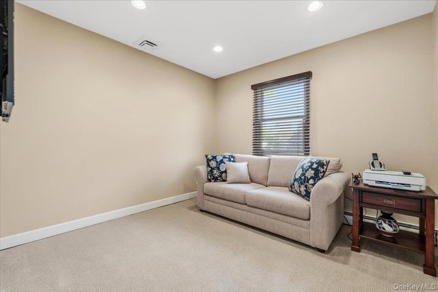 19 Fox Lane, Dix Hills, NY 11746