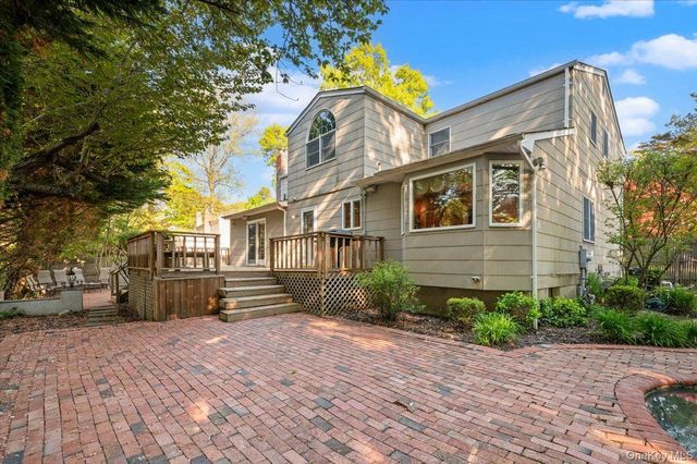 19 Fox Lane, Dix Hills, NY 11746