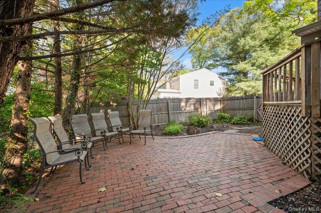 19 Fox Lane, Dix Hills, NY 11746