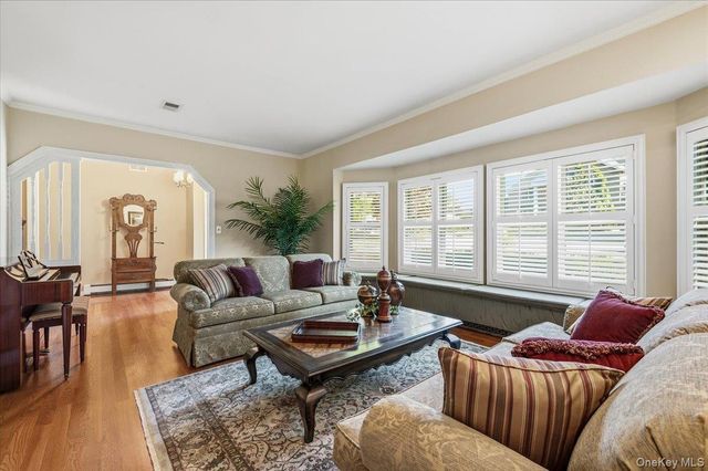 19 Fox Lane, Dix Hills, NY 11746