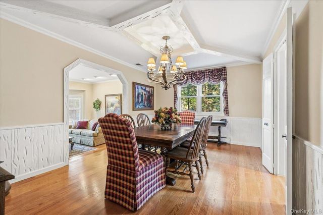 19 Fox Lane, Dix Hills, NY 11746