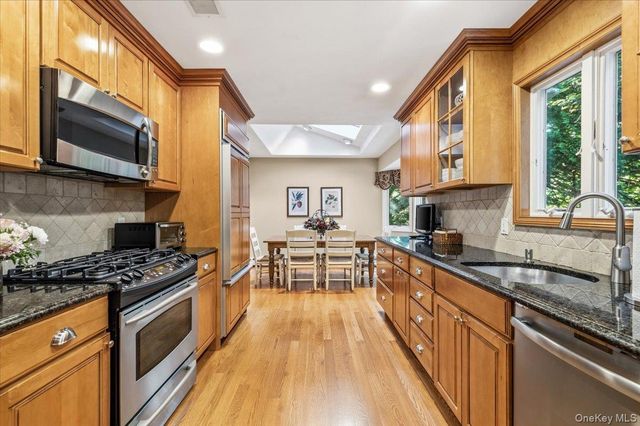 19 Fox Lane, Dix Hills, NY 11746
