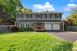19 Fox Lane, Dix Hills, NY 11746