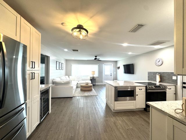 108 SW 9th Street, Boynton Beach, FL 33426