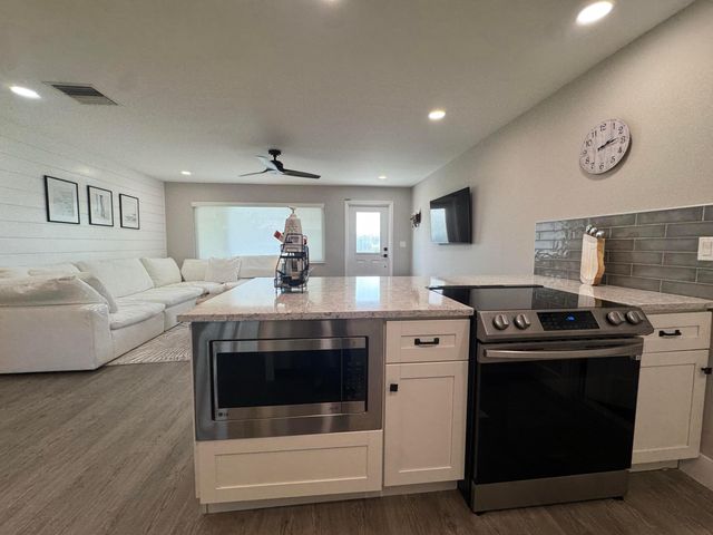 108 SW 9th Street, Boynton Beach, FL 33426