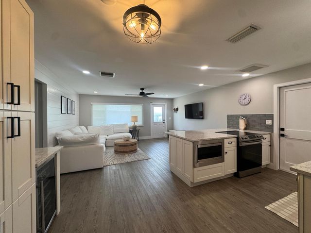 108 SW 9th Street, Boynton Beach, FL 33426