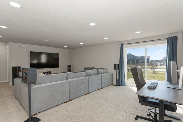 983 S 90th Street, West Des Moines, IA 50266