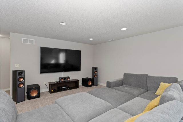 983 S 90th Street, West Des Moines, IA 50266