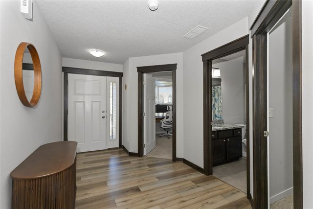 983 S 90th Street, West Des Moines, IA 50266