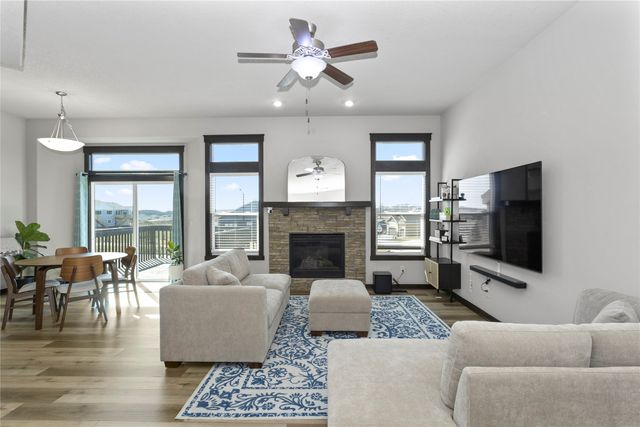 983 S 90th Street, West Des Moines, IA 50266