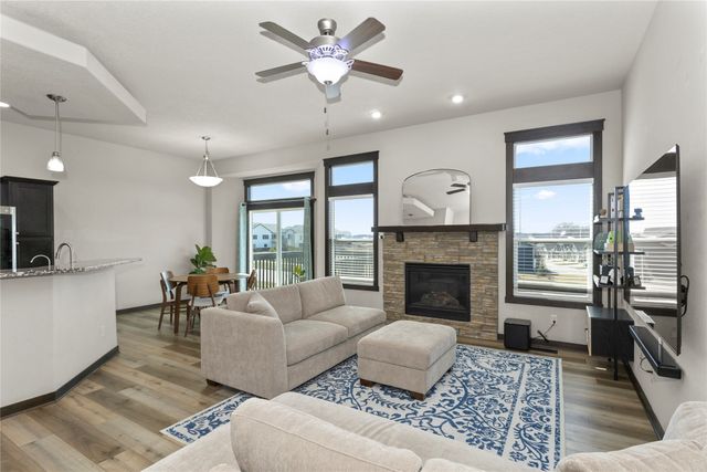 983 S 90th Street, West Des Moines, IA 50266